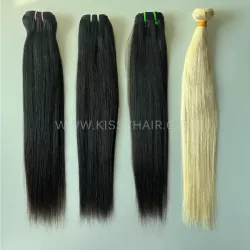 Échantillons de 4 mèches de cheveux naturels de différentes qualités